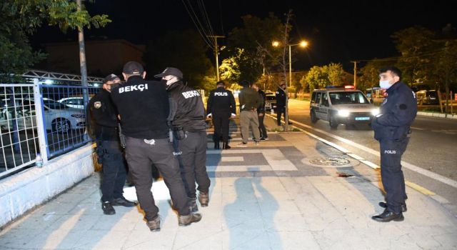 Araç İçerisinden Ateş Açıp Arkadaşını Vurdu