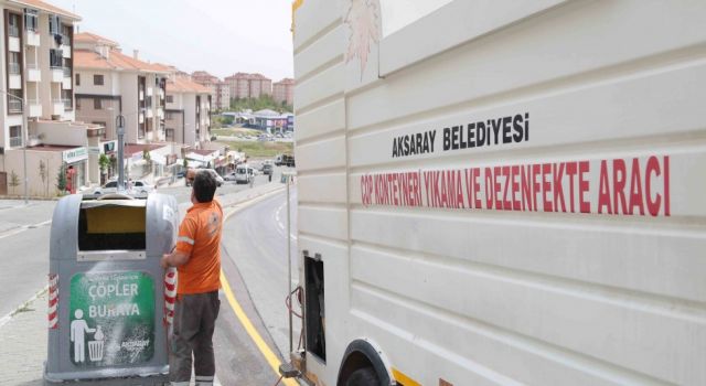 Çöp Konteynerleri Yerinde Yıkanarak Dezenfekte Ediliyor