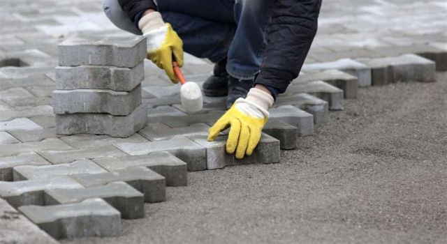 Beton Parke Taş İle Yol İşleri Yaptırılacak