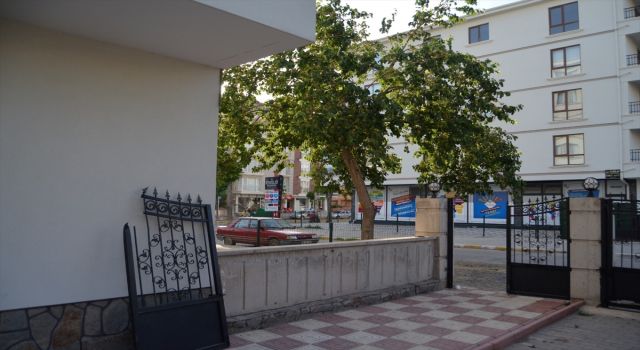 Dut Toplamak İsterken Demire Saplandı