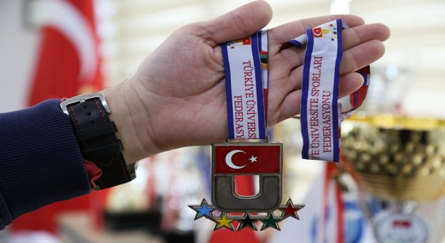 ASÜ’LÜ SPORCULAR 2021-2022 SEZONUNDA 26 MADALYA KAZANDI