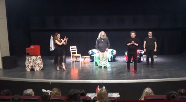 ‘El Ailem’ Oyunu Tiyatro Severlerle Buluşuyor