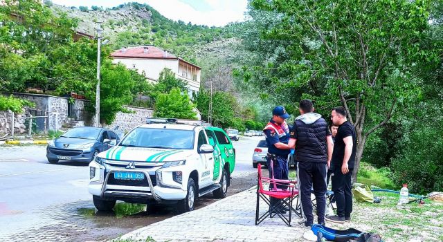 Jandarma Mesire Alanlarında Çöp Poşeti Dağıttı