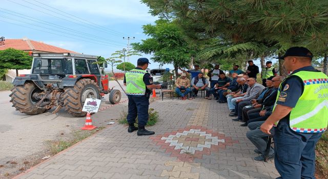 Jandarma’dan Çiftçilere Trafik Eğitimi