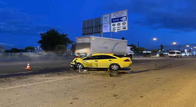 Refüjdeki Beton Saksıya Çarpan Taksinin Şoförü Öldü