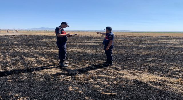 Jandarma Anız Yakan Çiftçiyi Affetmedi