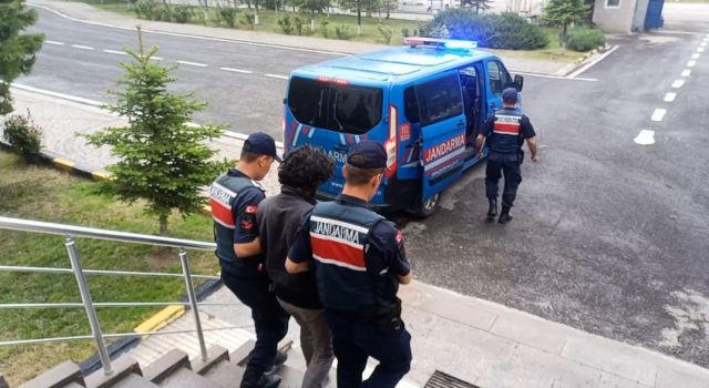 Jandarma Ekipleri Hırsızlık Suçundan Aranan 1 Kişiyi Daha Yakaladı