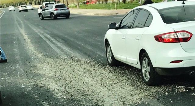Yola Dökülen Harçlar Hasara Yol Açıyor