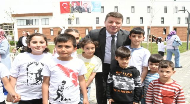 Başkan Dinçer; ‘’ "Çocuklar Bizim Hazinemiz, 23 Nisan Coşkusunu Hep Birlikte Yaşayalım!"