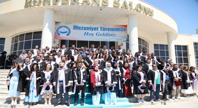 ASÜ İİBF’de Mezunlar Geleceğe İlk Adımı Attı