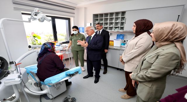 Vali Kumbuzoğlu Yenilenen Ağız ve Diş Sağlığı Merkezini Ziyaret Etti