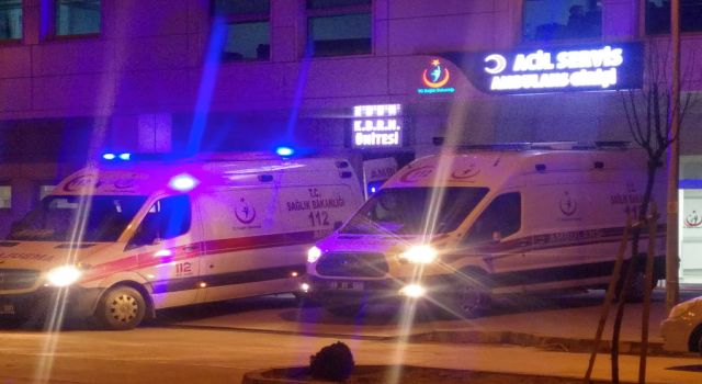 14 Yaşındaki 1 Çocuk Parkta Bıçaklandı