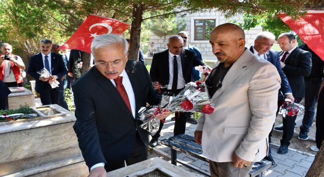 Aksaray Şehitlerine Koştu