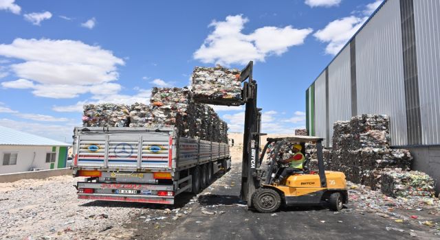 Aksaray’da Günlük 300 Ton Evsel Atık Ayrıştırılarak Ekonomiye Kazandırılıyor