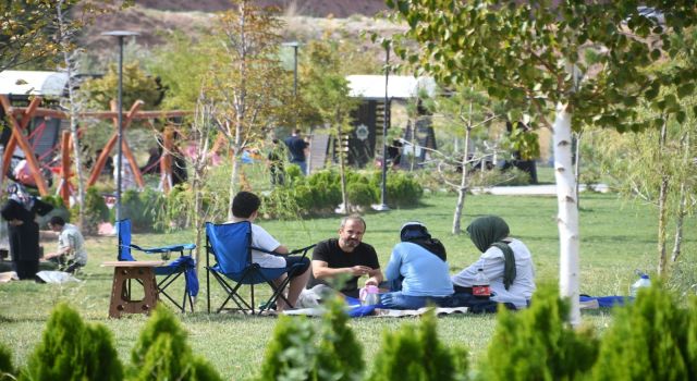 Aksaray'da Yazın Sıcaklarından Kaçış Noktası: Millet Bahçeleri ve Parklar