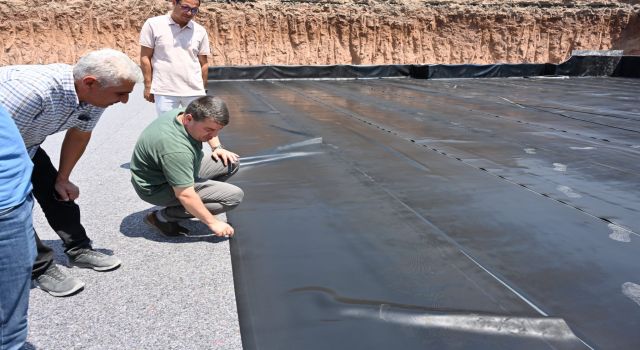 Belediye Başkanı Dr. Evren Dinçer, Yapımı Devam Eden Gençlik Merkezinde İncelemelerde Bulundu
