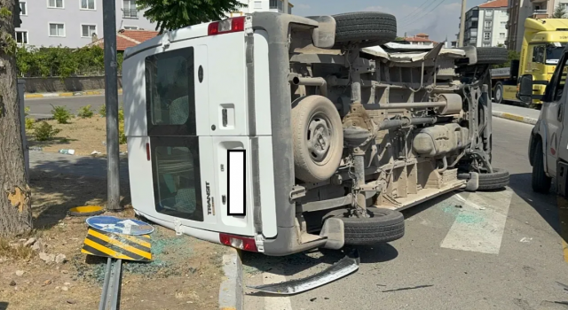 Kaza Yapan Servis Aracında 8 Öğrenci Yaralandı