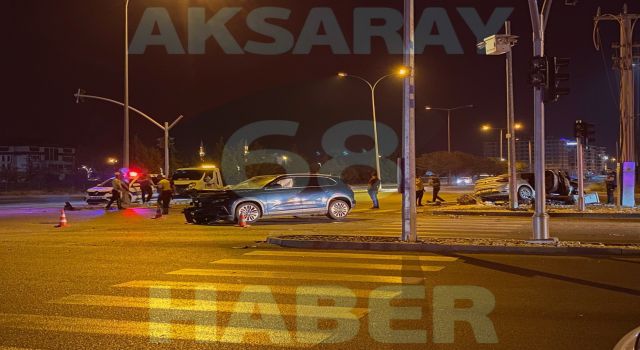 Otomobiller Çarpıştı: 5 Yaralı