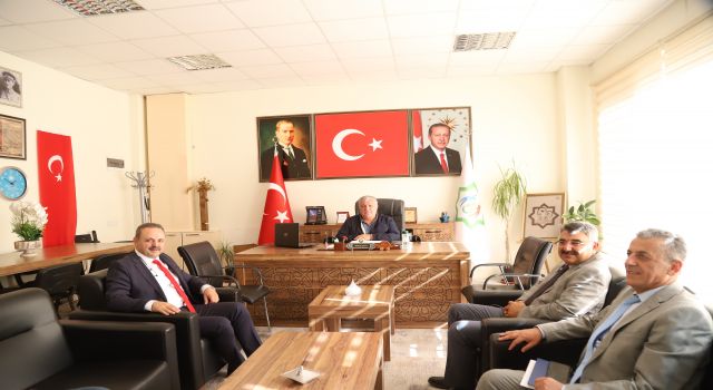 Aksaray Üniversitesi Rektörü Arıbaş’tan Engelliler Derneği’ne Ziyaret