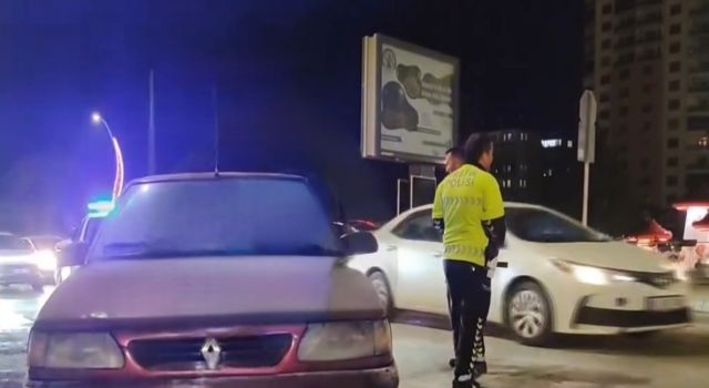 Seyir halindeki otomobilde yangın paniği