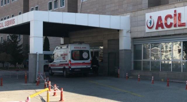 TIR Bariyerlere Çarpıştı, 1 Ölü, 1 Yaralı