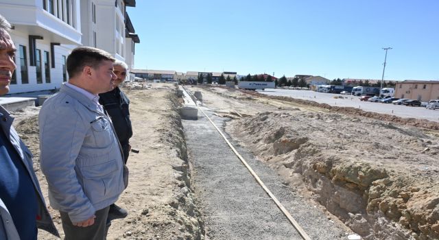 Yeni Belediye Önü Millet Bahçesi’nde Çalışmalar Hız Kesmeden Devam Ediyor