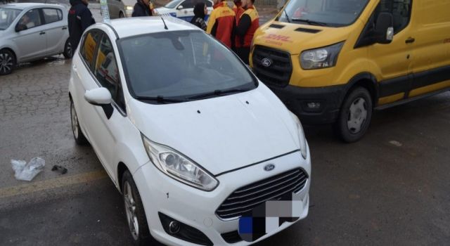 Kargo Aracı İle Otomobil Çarpıştı 3 Yaralı