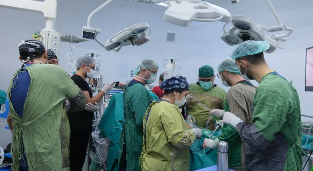 ASÜ ve SBÜ iş Birliği Kapsamında Aksaray’da İleri Düzey Kanser Ameliyatı Yapıldı