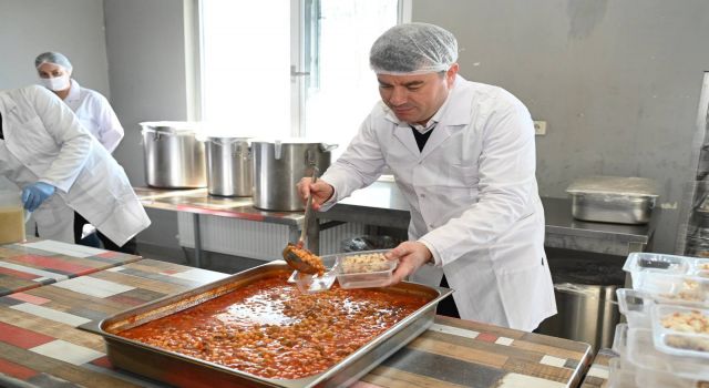 Başkan Dinçer: “Günlük 5 Bin Kişilik İftar Yemeği Hazırlıyoruz”