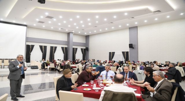 ASÜ İftar Programında Öğrencileri ile Buluştu