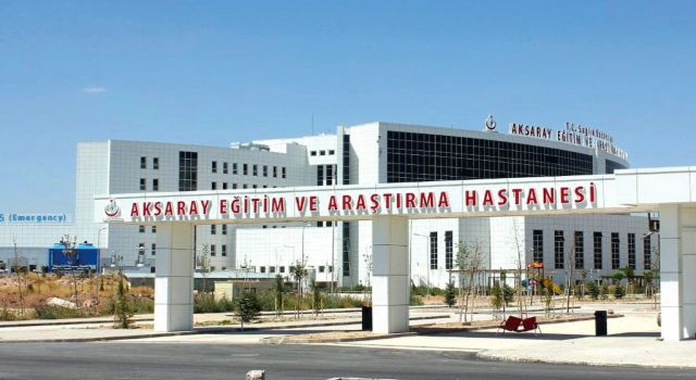 Kavşaktaki Kazada Taksi Ters Döndü; 3 Yaralı