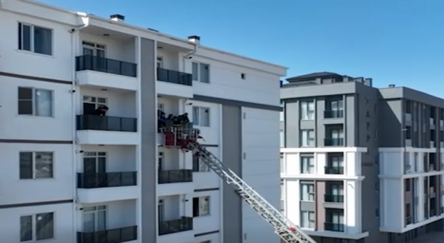 Tacin’de Yangın Çok Sayıda Kişi Dumandan Etkilendi