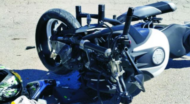 Kamyonet ile Motosiklet Çarpıştı: 1 Yaralı