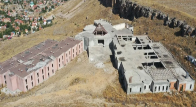 Yılan Hikâyesine Dönen Otel İçin Son 1 Yıl