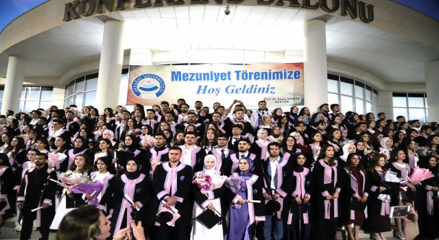 ASÜ Eğitim Fakültesi Geleceğin Öğretmenlerini Mezun Etti