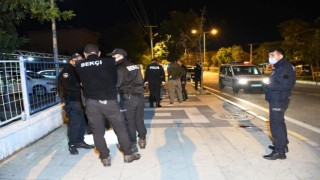 Araç İçerisinden Ateş Açıp Arkadaşını Vurdu