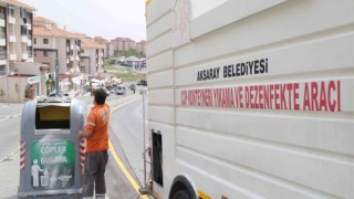 Çöp Konteynerleri Yerinde Yıkanarak Dezenfekte Ediliyor