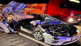 Otomobilin Traktöre Arkadan Çarptığı Kazada 3 Kişi Yaralandı