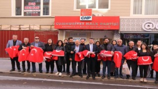CHP Aksarayı Türk Bayrakları ile Donattı