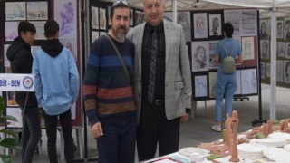 Liselilerin Sergisi Vatandaşları Mest Ediyor