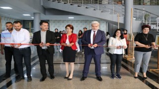 Hemşire Adaylarının Sergisi Açıldı