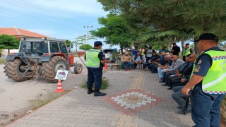 Jandarma’dan Çiftçilere Trafik Eğitimi