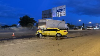 Refüjdeki Beton Saksıya Çarpan Taksinin Şoförü Öldü