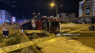 Tırın devrilmesi sonucu 1 kişi yaralandı