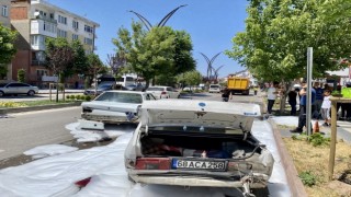 Hafriyat Kamyonunun Otomobile Çarpma Anı Güvenlik Kamerasında