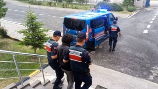 Jandarma Ekipleri Hırsızlık Suçundan Aranan 1 Kişiyi Daha Yakaladı