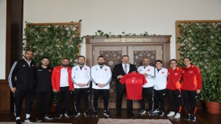 İşitme Engelliler Futsal Milli Takımlarından Rektör Arıbaş’a Ziyaret