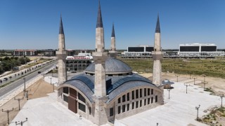 Hasta Yakını Konuk Evi ve Külliye Projesinde Caminin Çevre Düzenleme ve Peyzaj Çalışmaları Yapılıyor