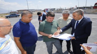 Belediye Başkanı Dr. Evren Dinçer Yapımı Devam Eden Tır Garajında Teknik İncelemelerde Bulundu