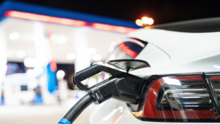 Petrol İstasyonları da Sürücüler de Tepkili